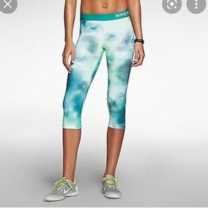 Nike pro- splatter crop leggings